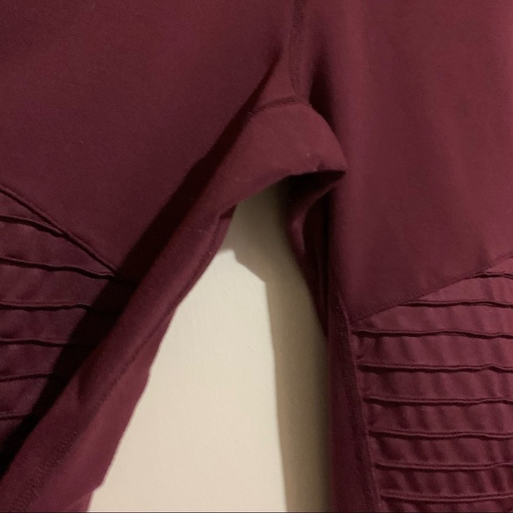 Alo Yoga Moto Cranberry High Waist Leggings. Athletic Sport Active Wear - Picture 5 of 11